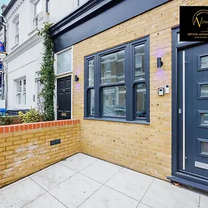 https://av-stays-london-luxury-ground-floor-apartment.brighton-hotels-england.com